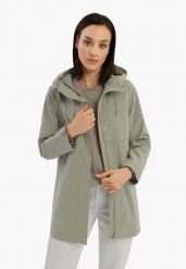 Oliwkowy płaszcz damski J-WALERIA. Zielone płaszcze damskie Volcano, na wiosnę, uniwersalny, bez wzorów, z materiału, wizytowe, bez kołnierzyka, z kapturem. Za 349.99 zł.