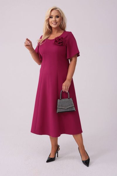 Elegancka sukienka Doris na wesele w kolorze głębokiej fuksji PLUS SIZE XXL JESIEŃ. Czerwone sukienki damskie Moda Size Plus Iwanek, na imprezę, na jesień, plus size, bez wzorów, z elastanu, eleganckie, bez kołnierzyka, plus size, bez ramiączek, midi, rozkloszowane. Za 349.90 zł.