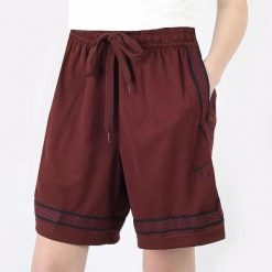 Damskie spodenki do koszykówki Nike Air Jordan burgundowe. Brązowe szorty damskie Givova, bez wzorów, z materiału. Za 197.99 zł.