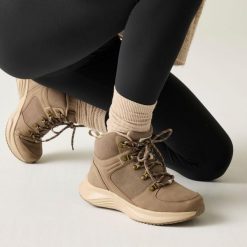 Damskie buty trekkingowe Regatta Sambrook. Brązowe obuwie trekkingowe damskie Regatta, z gumy, bez zapięcia. Za 357.00 zł.