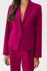 Śliwkowa Elegancka Krótka Marynarka. Czarne marynarki i żakiety damskie MOE, bez wzorów, z elastanu, eleganckie, bez kołnierzyka, bez ramiączek. Za 369.90 zł.