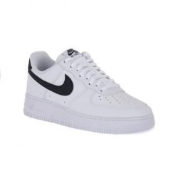 Buty do chodzenia męskie Nike Air Force 1 07. Białe buty sportowe męskie Nike, bez wzorów, z gumy, bez zapięcia, trekkingowe, Nike Air Force. Za 529.99 zł.