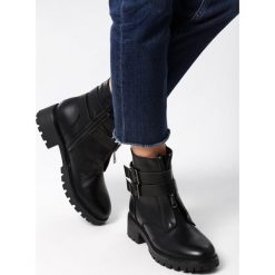 Czarne Botki So Incredible. Czarne botki damskie Born2be, bez wzorów, bez obcasa, bez zapięcia. Za 119.99 zł.