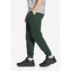 Spodnie dresowe męskie Prosto Old Logo. Zielone spodnie sportowe męskie Prosto., m, bez wzorów, z dresówki. Za 214.99 zł.