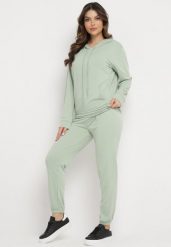 Jasnozielony Komplet Dresowy Bluza Kangurka z Kapturem i Spodnie Joggery Triasa. Zielone bluzy damskie Born2be, m, bez wzorów, z dresówki, klasyczne, bez ramiączek, z kapturem. Za 84.99 zł.