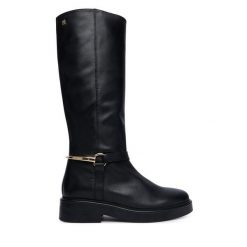 Oficerki Tommy Hilfiger. Czarne kozaki damskie Tommy Hilfiger, bez wzorów, bez obcasa, na płaskiej podeszwie, bez zapięcia. Za 1,299.00 zł.
