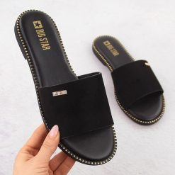 Klapki damskie zamszowe czarne Big Star RR274618. Czarne klapki damskie BIG STAR, bez wzorów, z materiału, retro, bez obcasa, bez zapięcia. Za 139.99 zł.