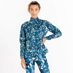 Kurtka turystyczna damska Resilent II Dare 2B. Niebieskie kurtki sportowe damskie Dare 2B, bez wzorów, z elastanu, bez ramiączek, bez kaptura, trekkingowe. W wyprzedaży za 236.20 zł.