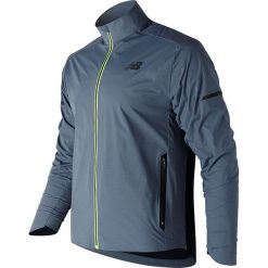 Kurtka sportowa w kolorze niebieskim. Niebieskie kurtki sportowe damskie New Balance, m, bez wzorów, bez ramiączek, bez kaptura. W wyprzedaży za 479.95 zł.