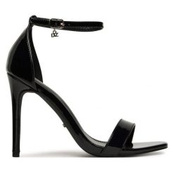 Sandały DeeZee. Czarne sandały damskie DeeZee, bez wzorów, bez obcasa, na szpilce, bez zapięcia. Za 139.99 zł.