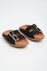 Klapki damskie B-IT BALMAIN. Klapki damskie Balmain, bez wzorów, bez obcasa, bez zapięcia. W wyprzedaży za 2,033.85 zł.