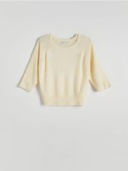 Gładki sweter - kremowy. Białe swetry nierozpinane damskie Reserved, l, bez wzorów, z dzianiny, bez kołnierzyka, bez ramiączek. W wyprzedaży za 59.99 zł.