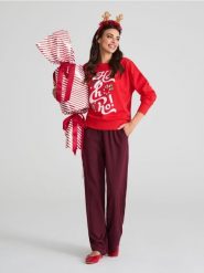 Bluza świąteczna - czerwony. Czerwone bluzy damskie Sinsay, l, bez wzorów, wizytowe, bez ramiączek, bez kaptura. Za 39.99 zł.