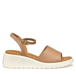 Sandały Geox. Brązowe sandały damskie Geox, bez wzorów, bez obcasa, na koturnie, bez zapięcia. Za 259.99 zł.
