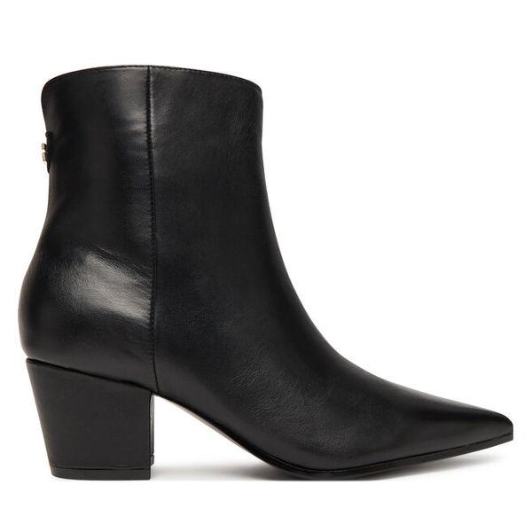 Botki Guess. Czarne botki damskie Guess, z aplikacjami, bez obcasa, na słupku, bez zapięcia. Za 1,059.00 zł.