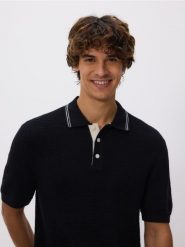 Strukturalny sweter polo - czarny. Czarne swetry męskie Reserved, l, bez wzorów, z bawełny, bez kołnierzyka, bez ramiączek. W wyprzedaży za 59.99 zł.