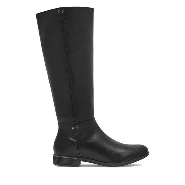 Kozaki Lasocki. Czarne kozaki damskie Lasocki, bez wzorów, bez obcasa, na płaskiej podeszwie, bez zapięcia. Za 379.99 zł.