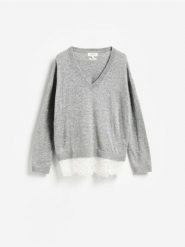 Sweter z wełną - szary. Szare swetry nierozpinane damskie Reserved, l, bez wzorów, z dzianiny, bez kołnierzyka, bez ramiączek. Za 259.99 zł.