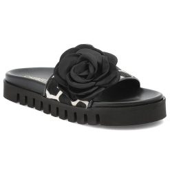 Klapki damskie Chebello, skórzane z ozdobnym kwiatem i na platformie, w motyw żyrafy, 4739-516. Czarne klapki damskie CheBello, na lato, bez wzorów, ze skóry, bez obcasa, na platformie, bez zapięcia. Za 429.00 zł.