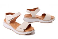 Oh! My Sandals 5942 DOYA HIELO doya hielo, sandały damskie. Brązowe sandały damskie Oh My Sandals, bez wzorów, ze skóry, bez obcasa, na koturnie, bez zapięcia. Za 294.90 zł.