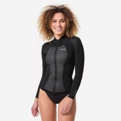 KURTKA SURFING 900 Z NEOPRENU 1,5 MM DAMSKA. Czarne kurtki sportowe damskie Decathlon, s, bez wzorów, z materiału, bez ramiączek, z kapturem, na fitness i siłownię. Za 199.99 zł.