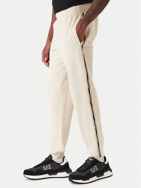 EA7 Emporio Armani Spodnie dresowe 7M001482 AF12660 U1088 Beżowy Regular Fit. Brązowe spodnie sportowe męskie EA7 Emporio Armani, m, bez wzorów, z dresówki. Za 509.99 zł.