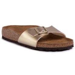 Klapki Birkenstock. Żółte klapki damskie Birkenstock, bez wzorów, bez obcasa, bez zapięcia. Za 359.99 zł.