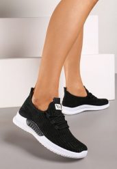 Czarne Buty Sportowe Westtide. Czarne obuwie sportowe damskie Born2be, z aplikacjami, z okrągłym noskiem, bez zapięcia. Za 39.99 zł.
