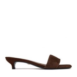 Klapki GINO ROSSI. Brązowe klapki damskie Gino Rossi, bez wzorów, bez obcasa, bez zapięcia. Za 299.99 zł.