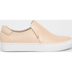 Vagabond - Buty Zoe. Białe obuwie sportowe damskie Vagabond, bez wzorów, z gumy, bez zapięcia, Adidas Advantage. W wyprzedaży za 249.90 zł.