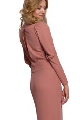 Elegancka sukienka z odkrytymi plecami i rozcięciem pudrowa. Sukienki damskie Sukienki.shop, na imprezę, m, bez wzorów, eleganckie, bez kołnierzyka, bez ramiączek. Za 369.00 zł.