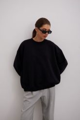 Bluza typu oversize z HAFTEM w kolorze TOTALLY BLACK - GEMINI-UNI. Czarne bluzy damskie Marsala, na lato, uniwersalny, bez wzorów, z bawełny, klasyczne, bez ramiączek, bez kaptura. Za 349.90 zł.