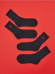 Skarpetki 2 pack - czarny. Czarne skarpety męskie Sinsay, bez wzorów, z materiału. W wyprzedaży za 5.99 zł.