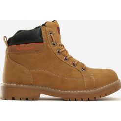 Camelowe Trapery Commence. Brązowe buty zimowe męskie Born2be, bez wzorów, z okrągłym noskiem, za kostkę, bez obcasa, bez zapięcia. Za 119.99 zł.
