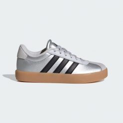 Buty VL Court 3.0. Czarne buty sportowe męskie Adidas, bez wzorów, z zamszu, bez zapięcia, na jogę i pilates. W wyprzedaży za 164.25 zł.