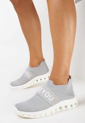 Szare Buty Sportowe ze Skarpetkową Cholewką i Napisem Thirllas. Szare obuwie sportowe damskie Born2be, bez wzorów, bez zapięcia. Za 54.99 zł.