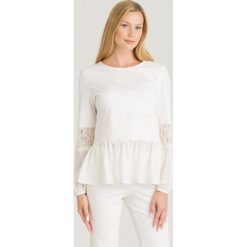 BLUZKA TWINSET. Białe bluzki damskie Twinset, s, z aplikacjami, z koronki, bez kołnierzyka, bez ramiączek. Za 719.00 zł.