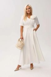 Sukienka MAXI Mirabella w odcieniu ecru/śmietankowej bieli z odpinanym kwiatem i kokardą OVERSIZE PLUS SIZE XXL WIOSNA LATO. Czerwone sukienki damskie Moda Size Plus Iwanek, na imprezę, na lato, l, bez wzorów, z elastanu, eleganckie, bez kołnierzyka, plus size, bez ramiączek, maxi, oversize. Za 489.90 zł.