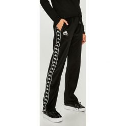Kappa - Spodnie Diana. Czerwone spodnie materiałowe damskie Kappa, bez wzorów, z bawełny, casualowe. W wyprzedaży za 139.90 zł.