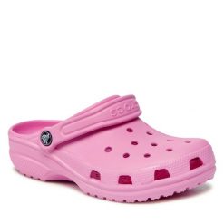 Klapki Crocs. Czerwone klapki damskie Crocs, bez wzorów, bez obcasa, bez zapięcia. Za 179.99 zł.