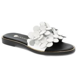 Białe Klapki Armodo Modne Obuwie Damskie. Białe klapki damskie Armodo, z aplikacjami, z materiału, eleganckie, bez obcasa, na płaskiej podeszwie, bez zapięcia. Za 269.00 zł.