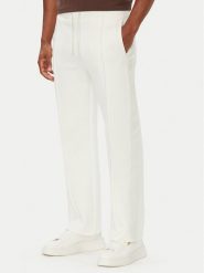 Guess Spodnie dresowe Z6YB14 K4966 Kremowy Regular Fit. Białe spodnie sportowe męskie Guess, m, z aplikacjami, z bawełny. Za 394.99 zł.