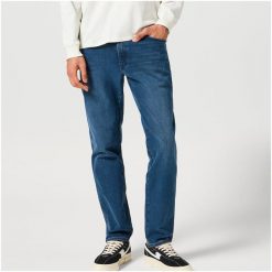 WRANGREL MĘSKIE SPODNIE RIVER MISTY BLUE 112356840 W17T008814. Niebieskie jeansy męskie Wrangler, z jeansu. Za 189.99 zł.