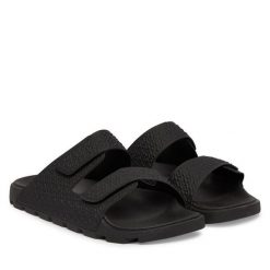 Klapki HUGO. Czarne klapki męskie Hugo, bez wzorów, bez zapięcia. Za 349.99 zł.