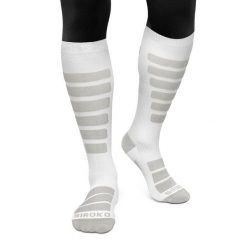 Skarpety do sportów zimowych unisex SIROKO Aoraki. Białe skarpetki damskie SIROKO, bez wzorów. W wyprzedaży za 84.00 zł.