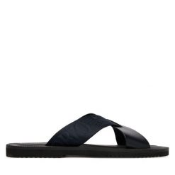 Klapki Emporio Armani. Niebieskie klapki męskie Emporio Armani, bez wzorów, bez zapięcia. Za 1,019.00 zł.