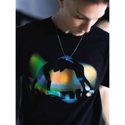 Koszulka sportowa MANTO Reflection z krótkim rękawem. Czarne koszulki sportowe damskie Manto, xl, bez wzorów, bez ramiączek. Za 119.99 zł.