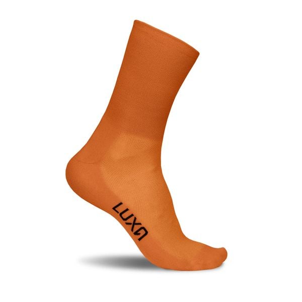 Skarpetki Rowerowe Unisex Luxa Classic. Czerwone skarpetki damskie LUXA, bez wzorów, z elastanu. Za 49.90 zł.