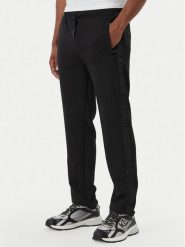 KARL LAGERFELD Spodnie dresowe 705016 562901 Czarny Regular Fit. Czarne spodnie sportowe męskie KARL LAGERFELD, m, bez wzorów, z dresówki. Za 839.99 zł.