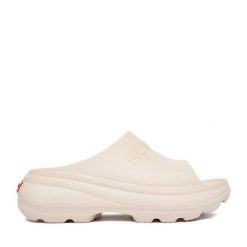 Klapki Hunter. Brązowe klapki damskie Hunter, bez wzorów, bez obcasa, bez zapięcia. Za 149.99 zł.